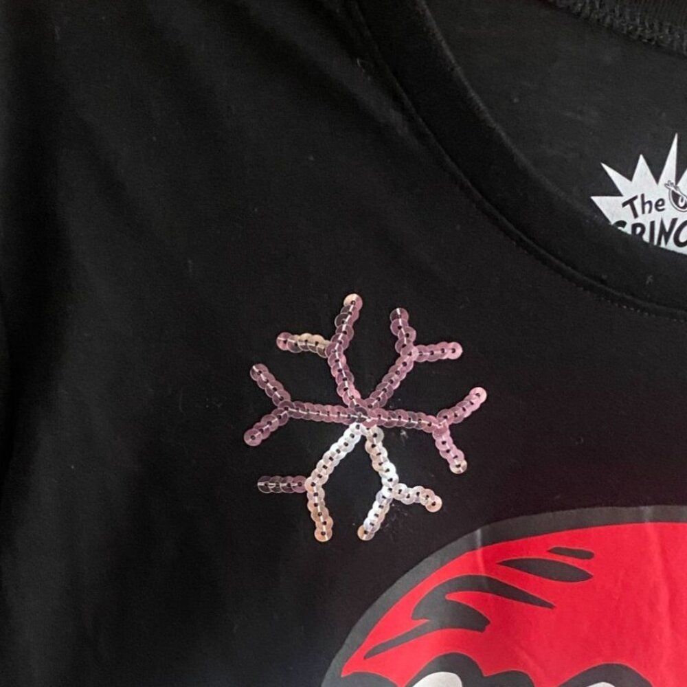 Dr Seuss The Grinch Licensed Adult Shprt Sleeve T-Shirt W/ Sequin Snowflakes-Siz - Picture 3 of 5